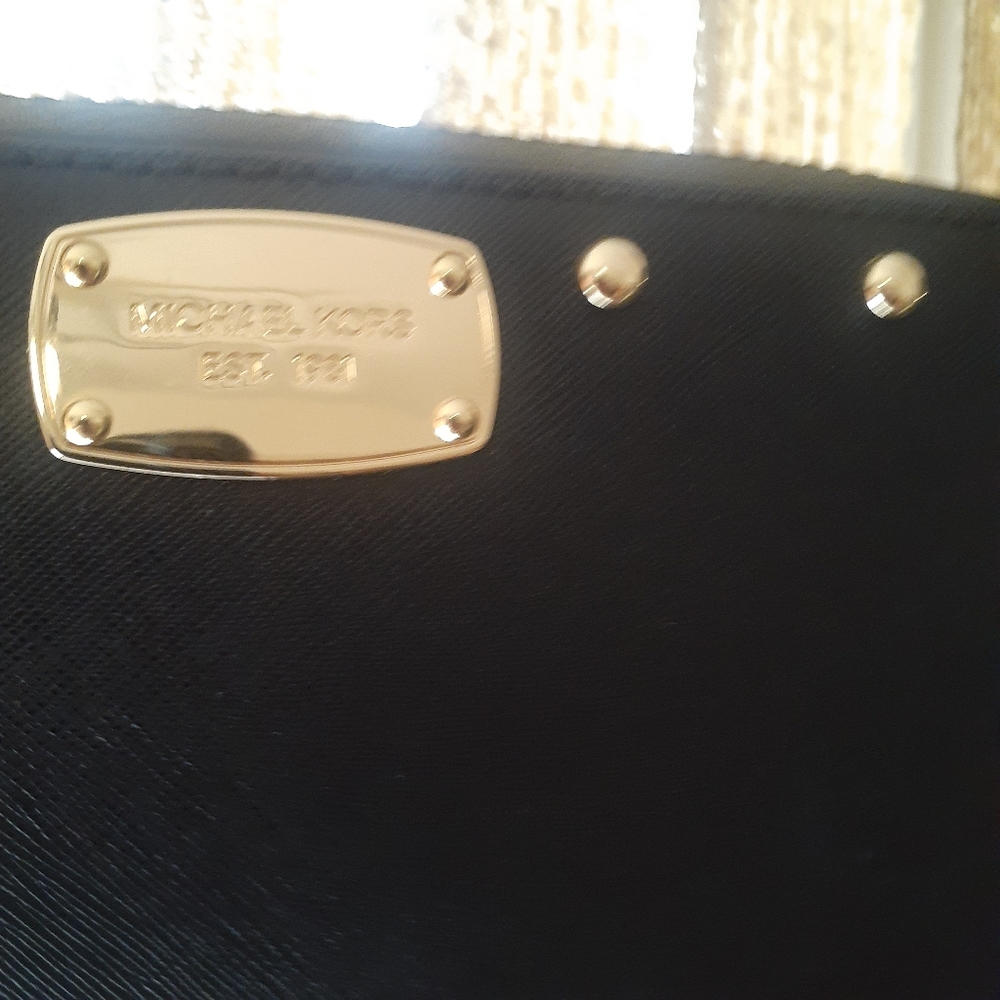 Crossbody - Picture 2 of 3